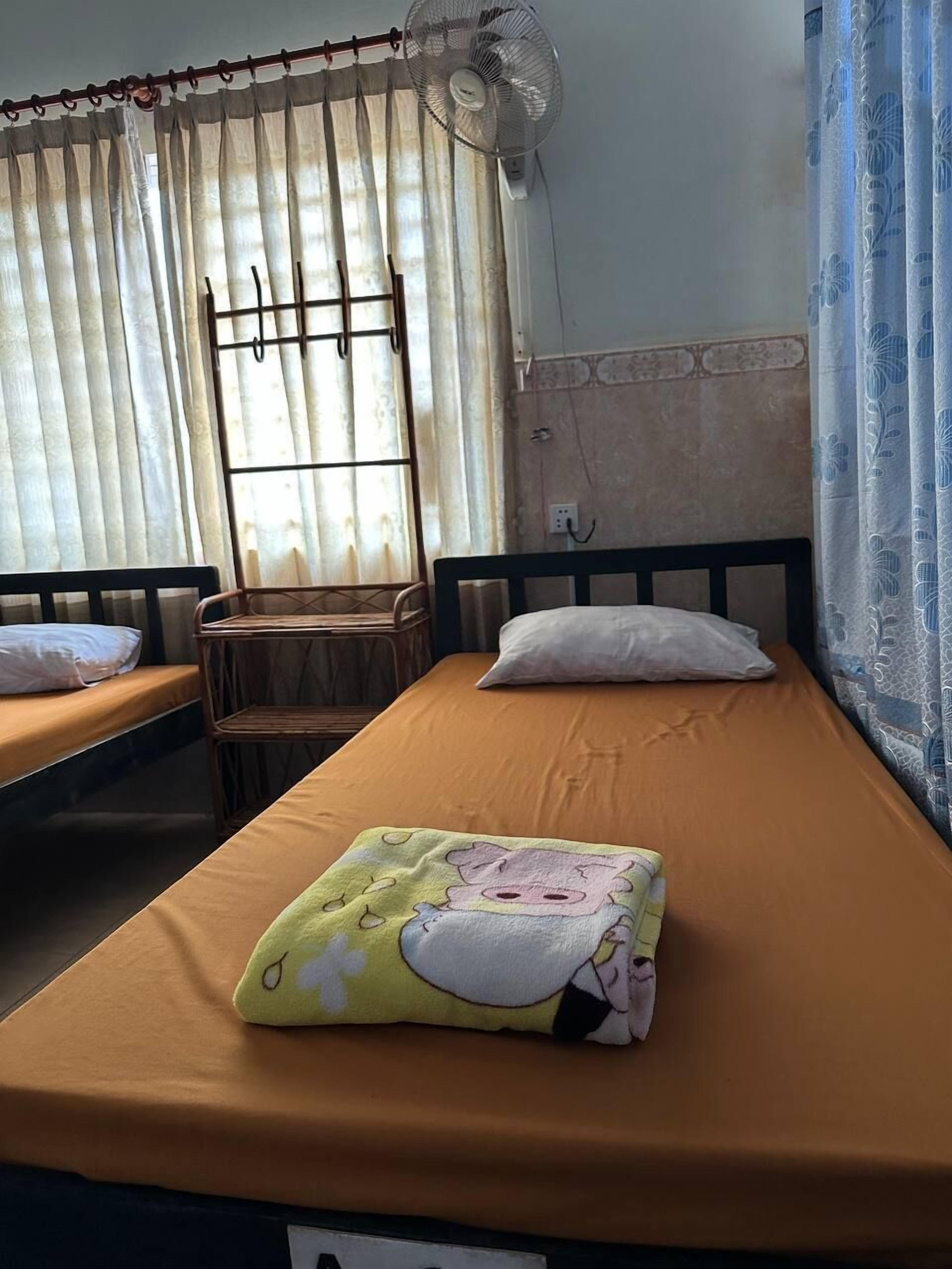 economy room, mixed dorm, garden view | 1 bedroom, premium bedding, desk, free wifi