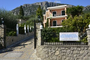 Khuôn viên nơi lưu trú