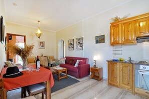 Comfort Apartment, 2 Bedrooms | Private kitchen