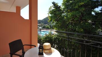 Studio | Yksityinen keittonurkkaus | Täysikokoinen jääkaappi, uuni, liesi, kahvin-/teenkeitin