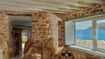 Suite estudio superior, piscina privada | Sábanas de algodón egipcio, ropa de cama de alta calidad, caja fuerte