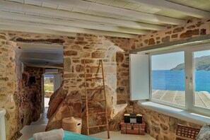 Superior Studio Suite, Private Pool | Egyptian cotton sheets, premium bedding, in-room safe - Salty Houses (Mykonos)