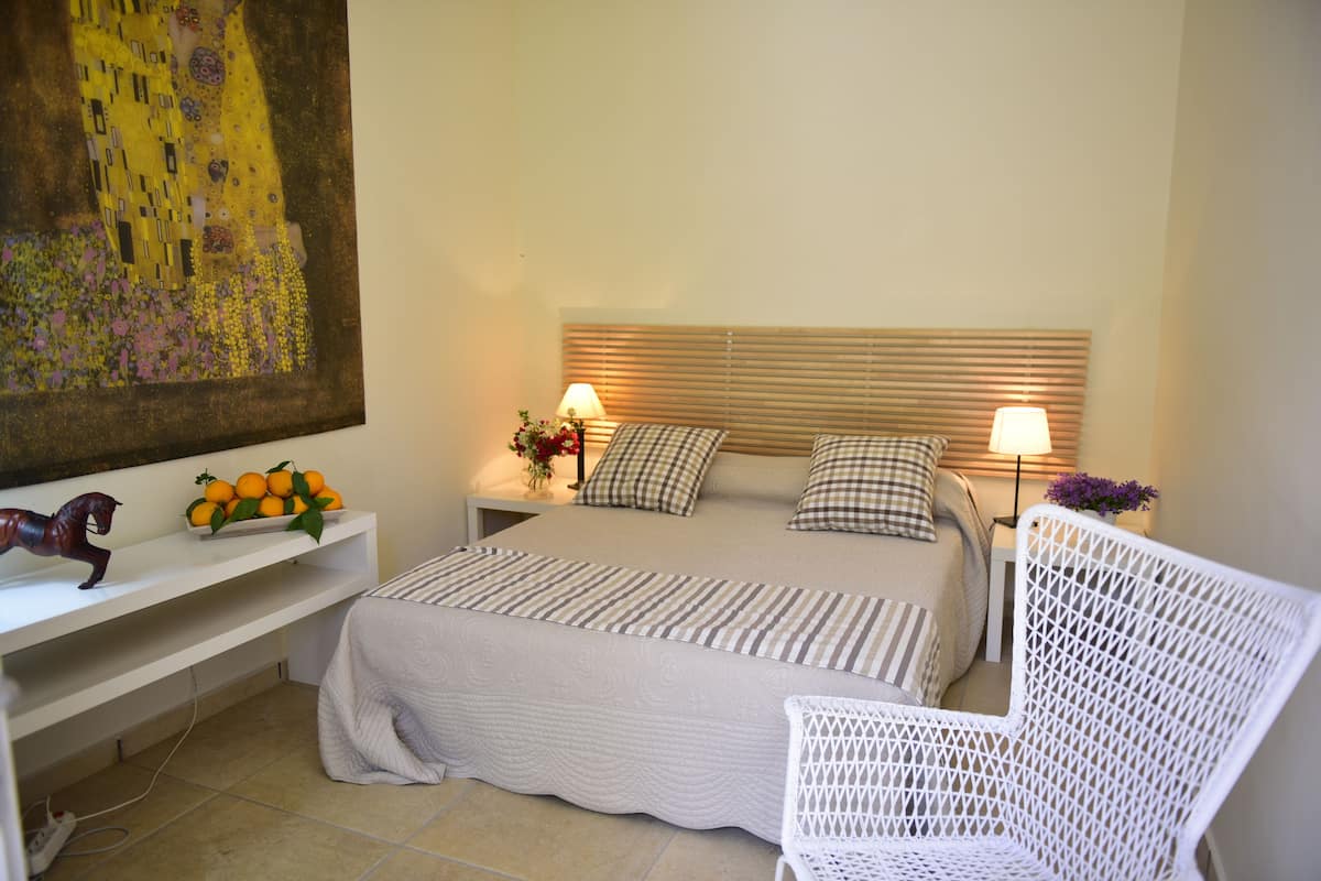 Standaard kamer, uitzicht op tuin | Luxe beddengoed, een minibar, geluiddichte muren, babybedden