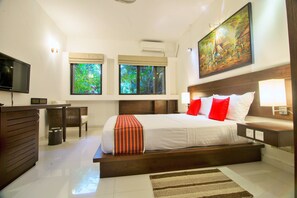 Habitación triple Deluxe, para no fumadores, vista al jardín | 1 habitación y ropa de cama de alta calidad