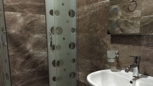 Caja de seguridad en la habitación y escritorio 