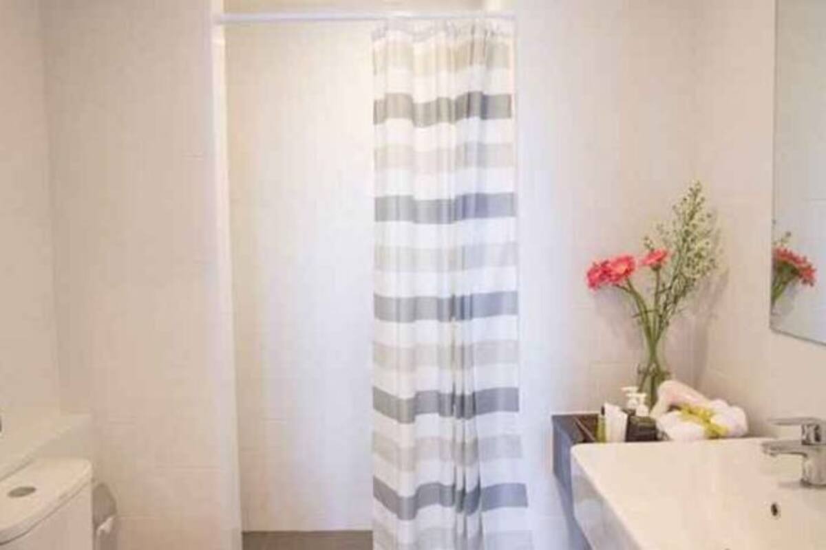 Bathroom | Shower, free toiletries, hair dryer, bidet