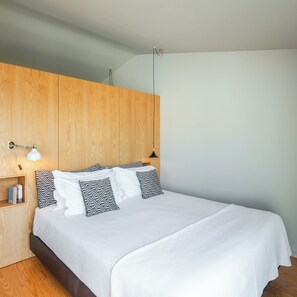 Deluxe Studio (King) | Premium bedding, down comforters, individually decorated - Baumhaus Serviced Apartments (Porto)
