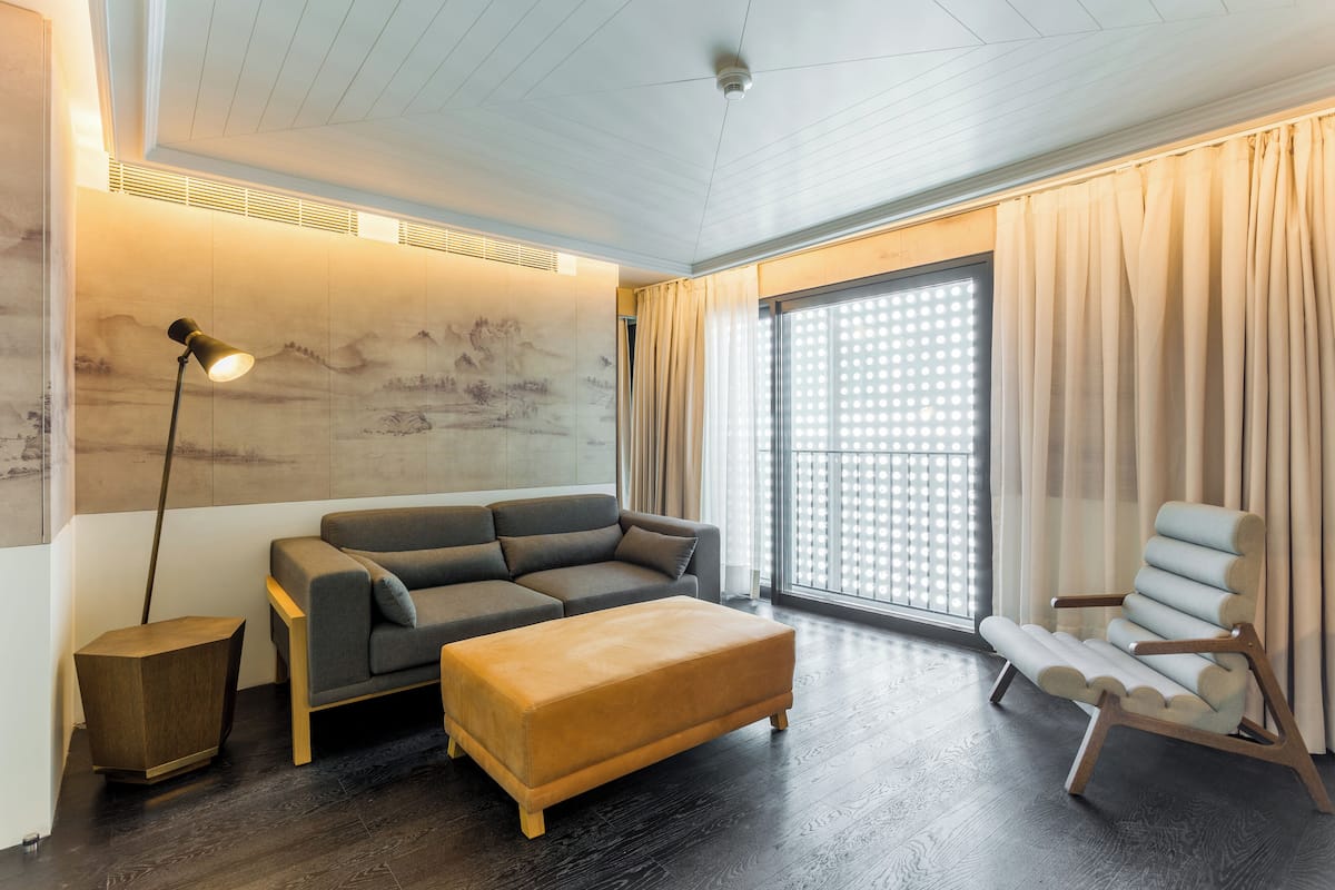 Family Room | Living area | Flat-screen TV