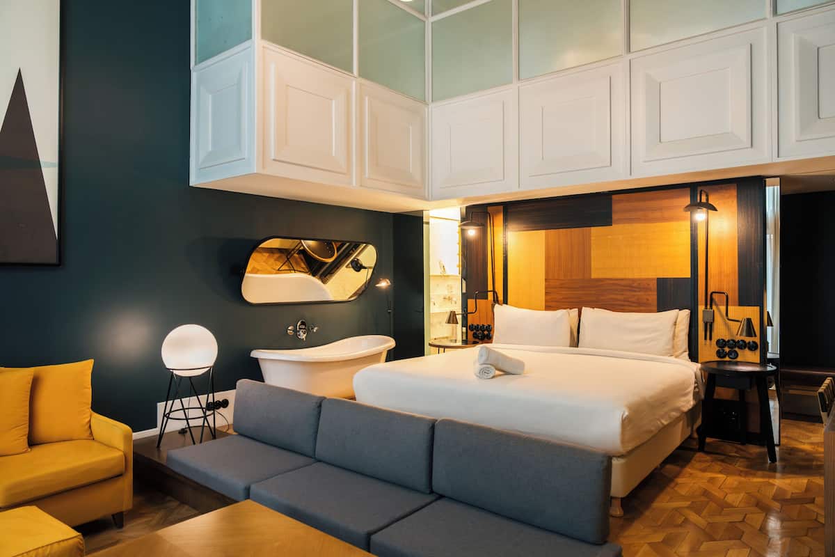 Suite Junior, patio | Minibar, coffre-fort, bureau