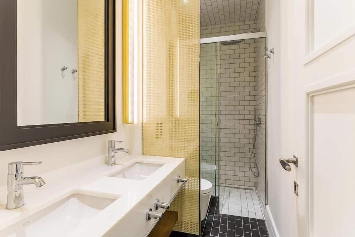 Salle de bain | Articles de toilette écologiques, séchoir à cheveux, pantoufles