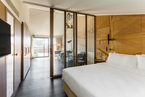 ห้องพาโนรามิกสวีท | มินิบาร์, ตู้นิรภัยในห้องพัก, โต๊ะทำงาน, พื้นที่ทำงานแบบใช้แล็ปท็อป