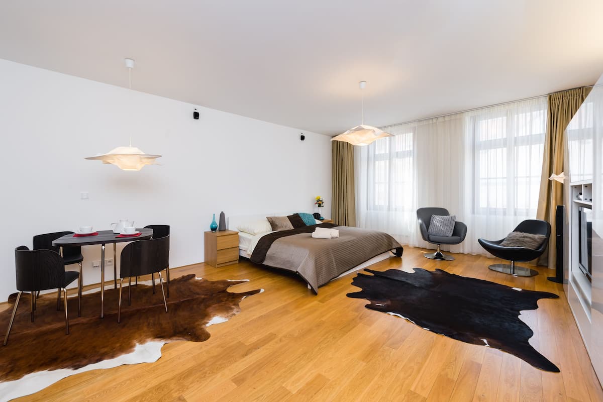 Design Studio | 1 bedroom, premium bedding, in-room safe, individually decorated