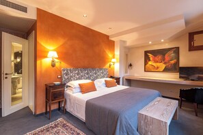 Minibar, in-room safe, desk, cribs/infant beds - Hotel Dei Chiostri (Follina)