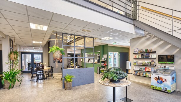 A spacious lobby with a reception desk, seating area, and a food display. - Danhostel Thorhallen Jels (Rodding)