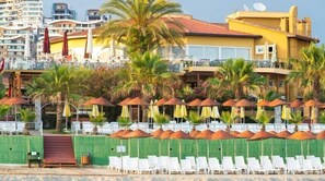 전용 해변, 일광욕 의자, 비치 파라솔