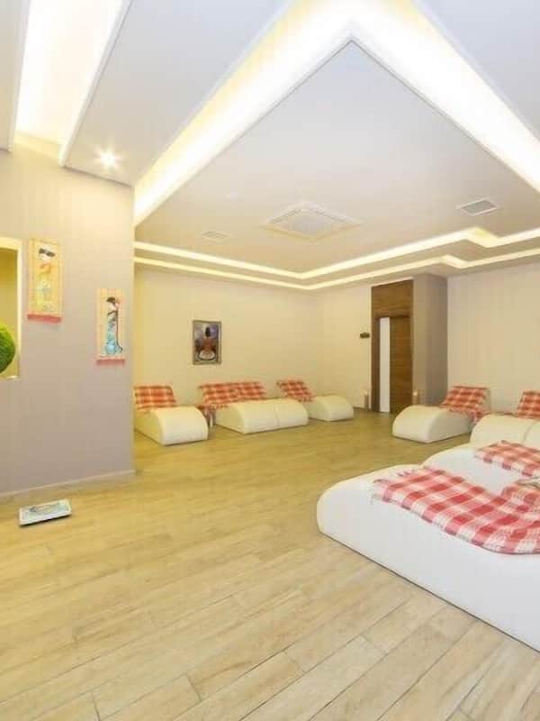 Sauna, steam room, Turkish bath/hammam, body treatments, body scrubs