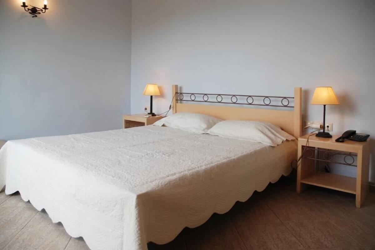 Minibar, in-room safe, iron/ironing board, free WiFi