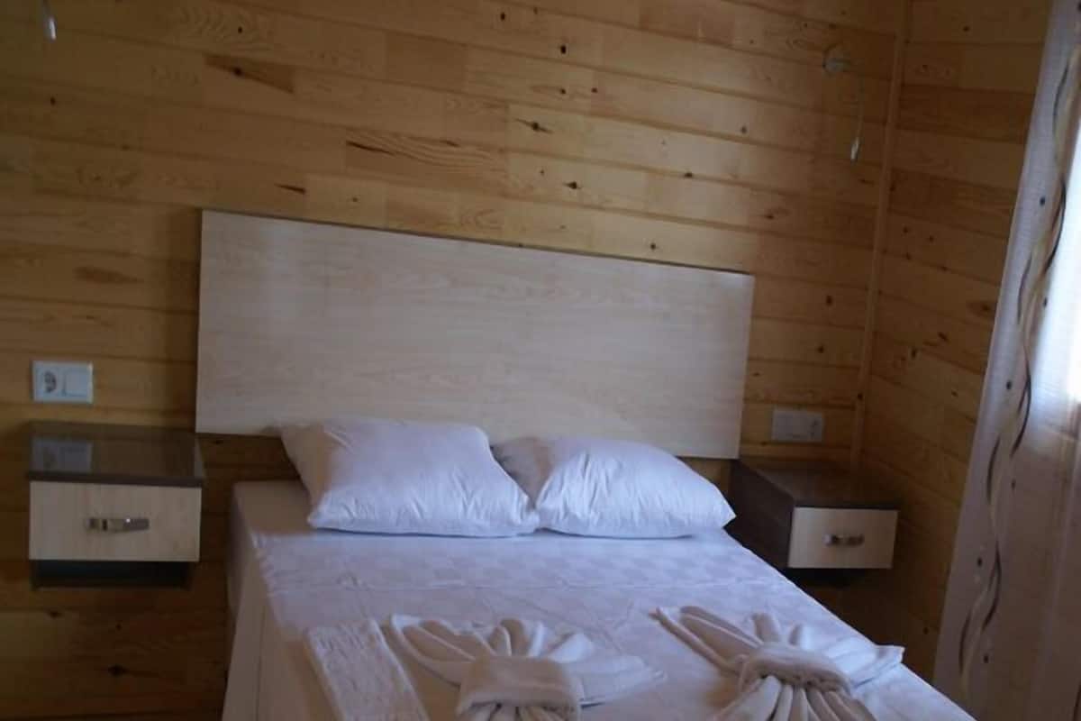 1 bedroom, premium bedding, in-room safe, desk