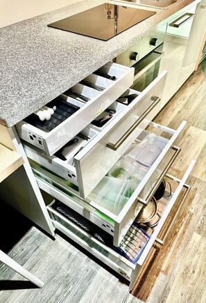 Deluxe Studio, Pool View, Poolside | Private kitchen | Full-size fridge, microwave, oven, stovetop