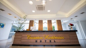 Reception - Encantos Hortênsias Hotel (Gramado)
