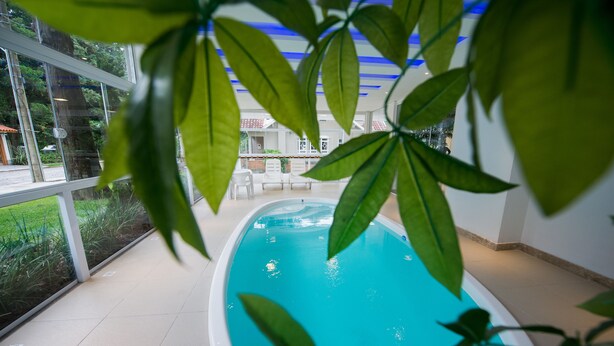 Indoor pool, outdoor pool - Encantos Hortênsias Hotel (Gramado)