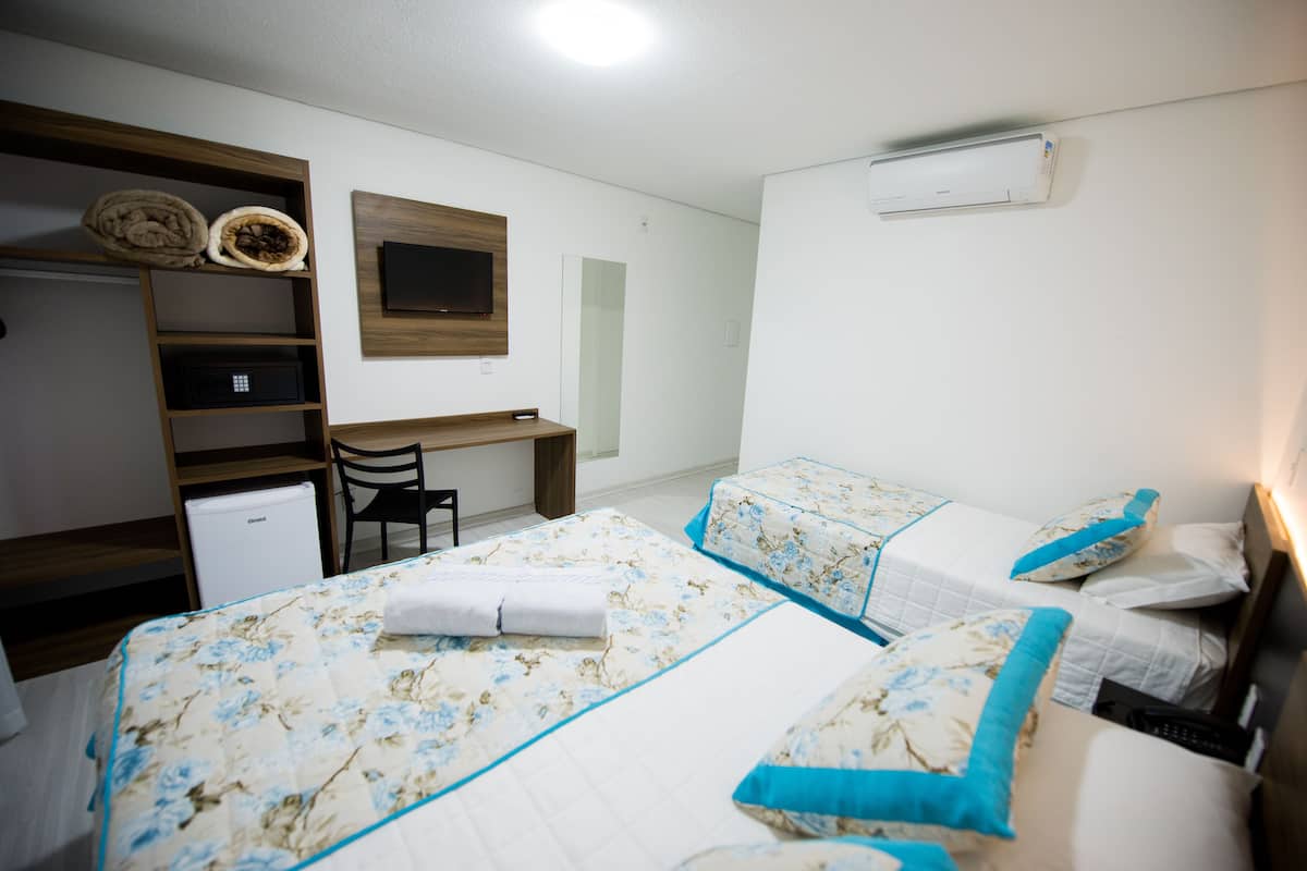 Minibar, in-room safe, WiFi (free)