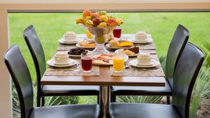 Free buffet breakfast  - Encantos Hortênsias Hotel (Gramado)