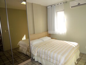 Apartment | Hypo-allergenic bedding, blackout curtains, bed sheets