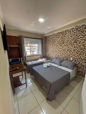 Triplo Simples ( nao suite ) | Strykejern/-brett og wi-fi (inkludert)