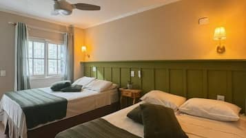 Superior-Vierbettzimmer | Bügeleisen/Bügelbrett, kostenloses WLAN