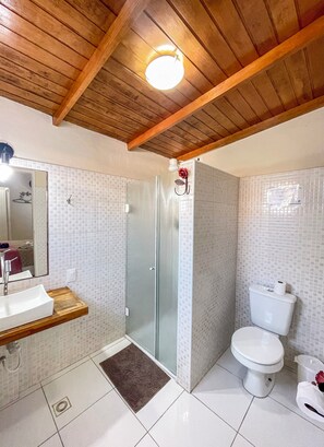 Casal Suite  | Bathroom | Shower, towels - Pousada dos Franceses (São Paulo)