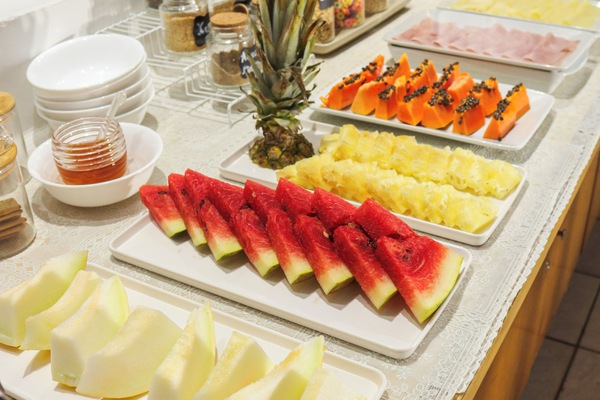 Free daily buffet breakfast