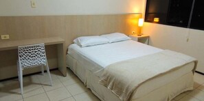 Appartement, 1 slaapkamer | Een bureau, verduisterende gordijnen, gratis wifi