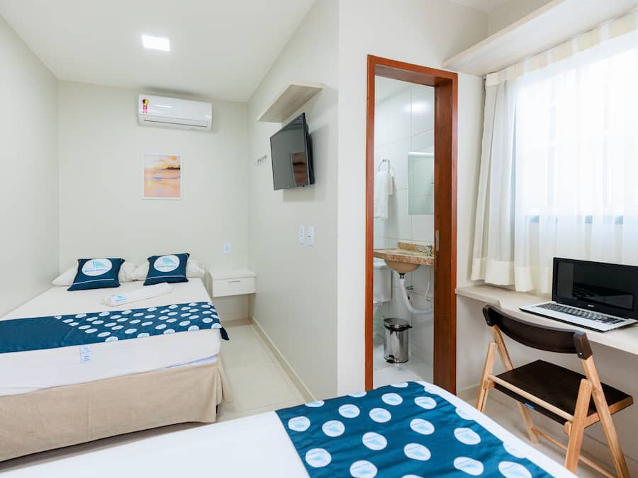 Tremannsrom – superior | 1 soverom, senger med overmadrass, minibar og individuelt innredet