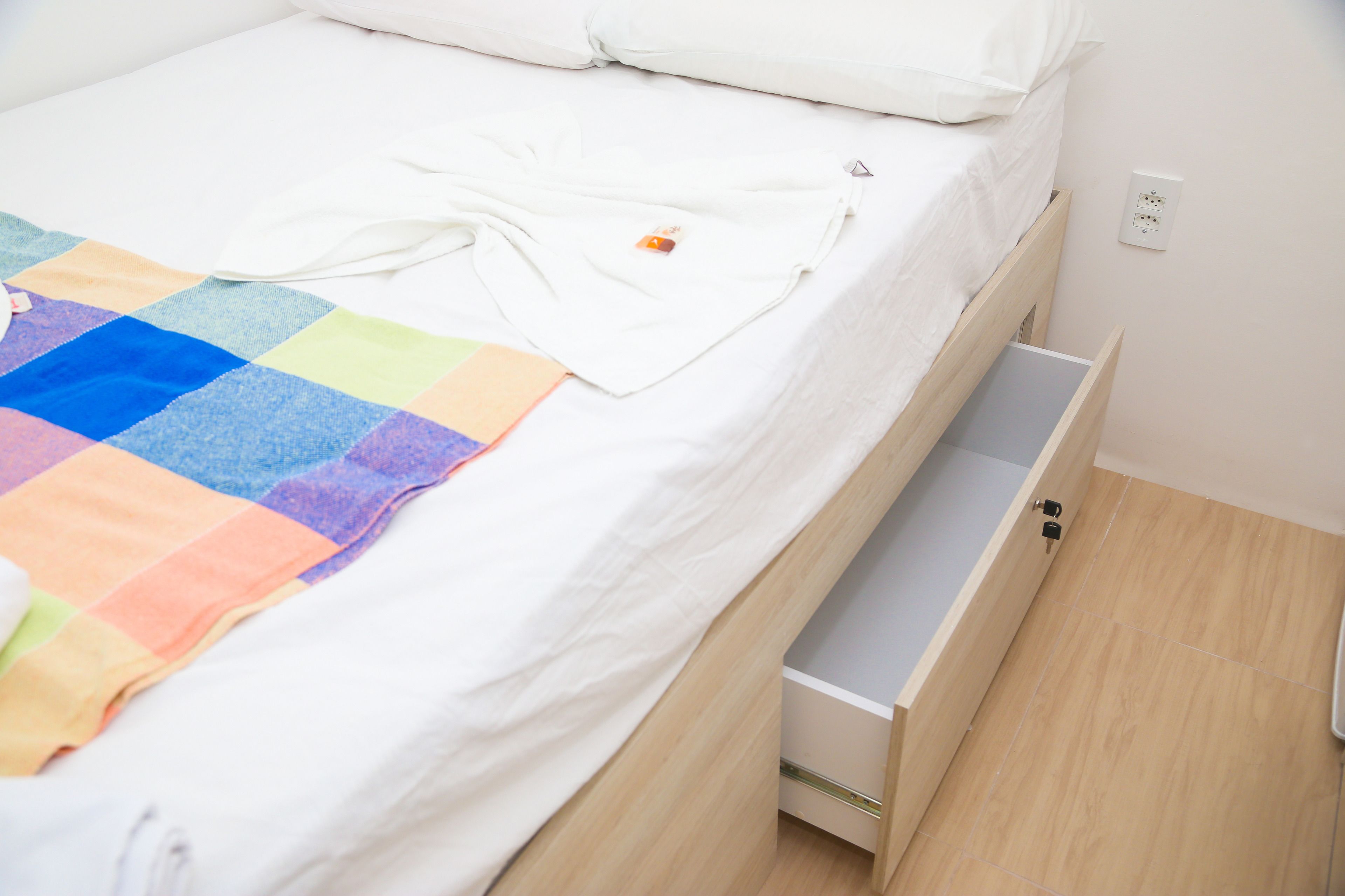 1 chambre, surmatelas, minibar, ameublement personnalisé