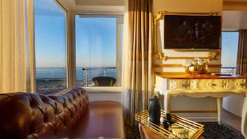 Queen Suite sea view with Jacuzzi