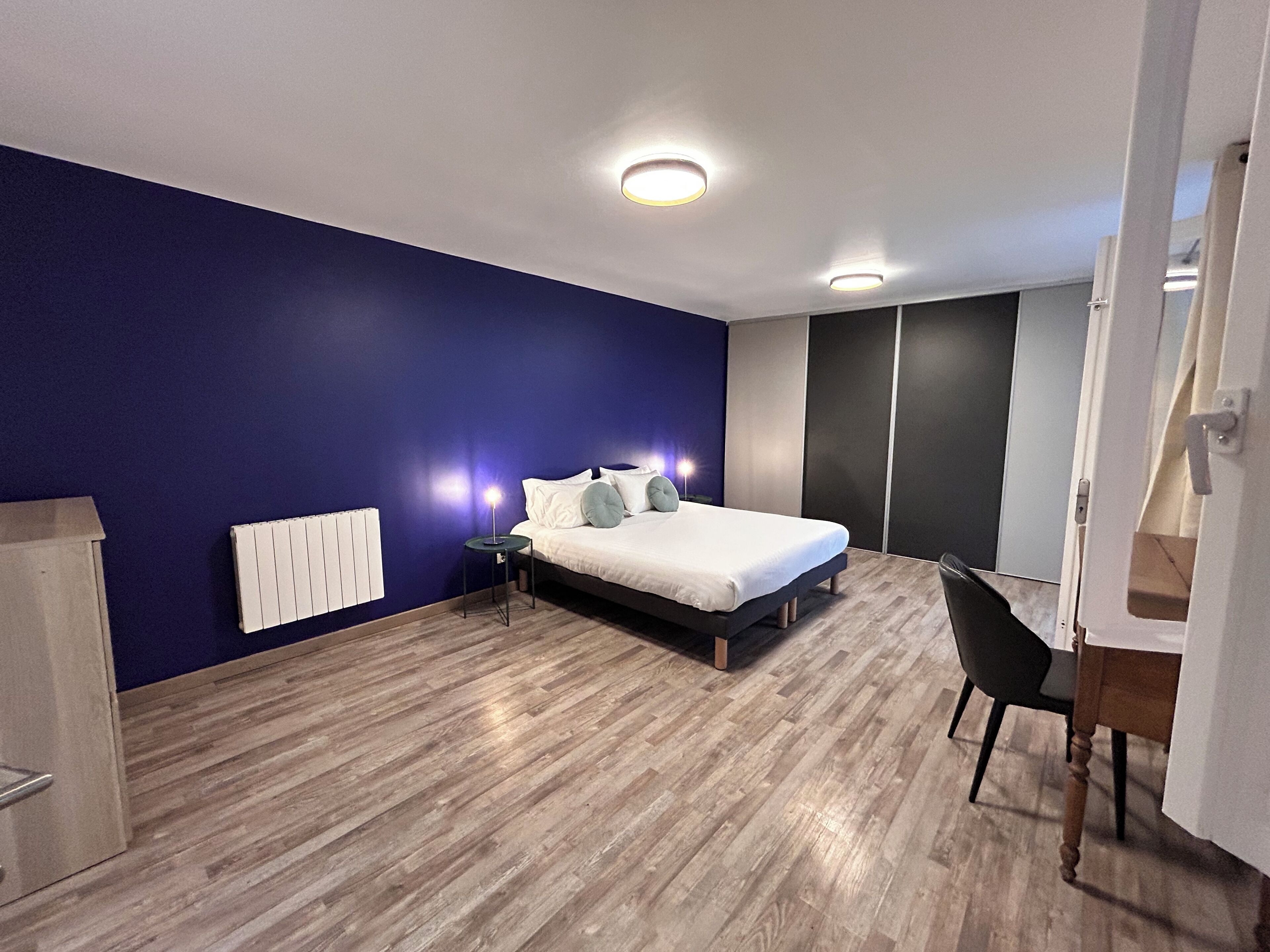 城市公寓式客房 | 高档床上用品、办公桌、隔音、熨斗/熨衣板