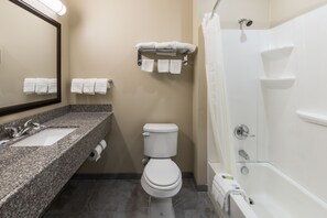 Combined shower/tub, free toiletries, hair dryer, towels