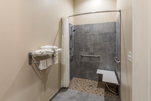 Combined shower/tub, free toiletries, hair dryer, towels
