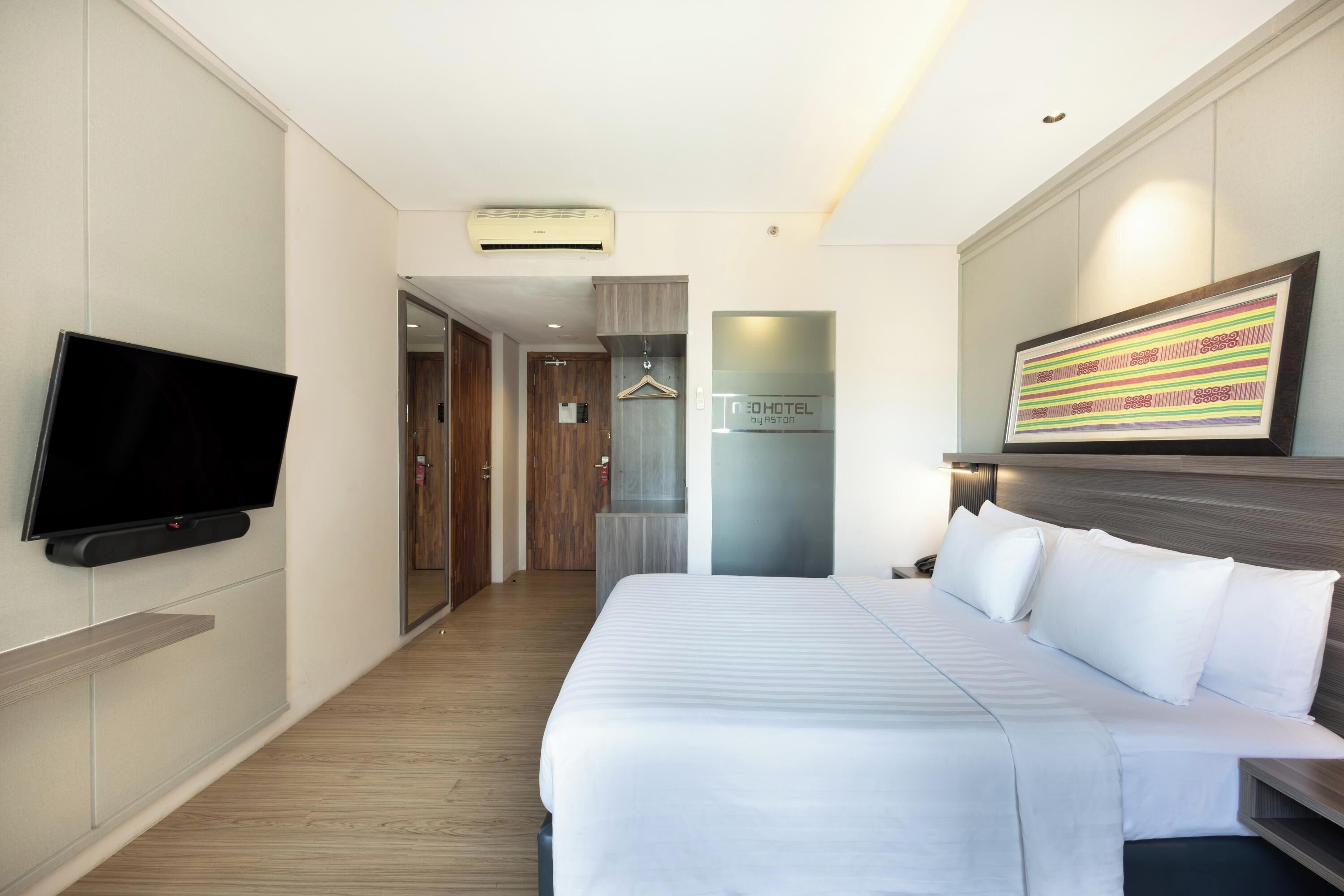 deluxe room | minibar, in-room safe, desk, free wifi