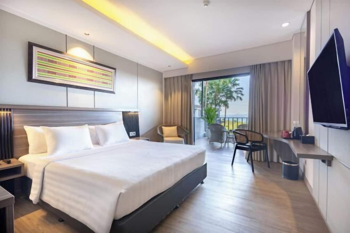In-room safe, desk, free WiFi, bed sheets