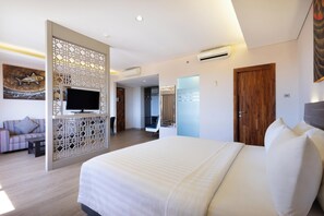 Suíte júnior | Cofres nos quartos, escrivaninha, Wi-Fi de cortesia, roupa de cama