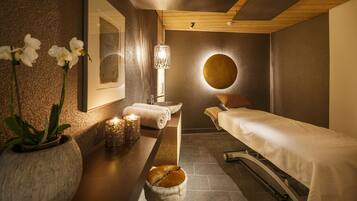 Sauna, Whirlpool, Dampfbad, Massageanwendungen