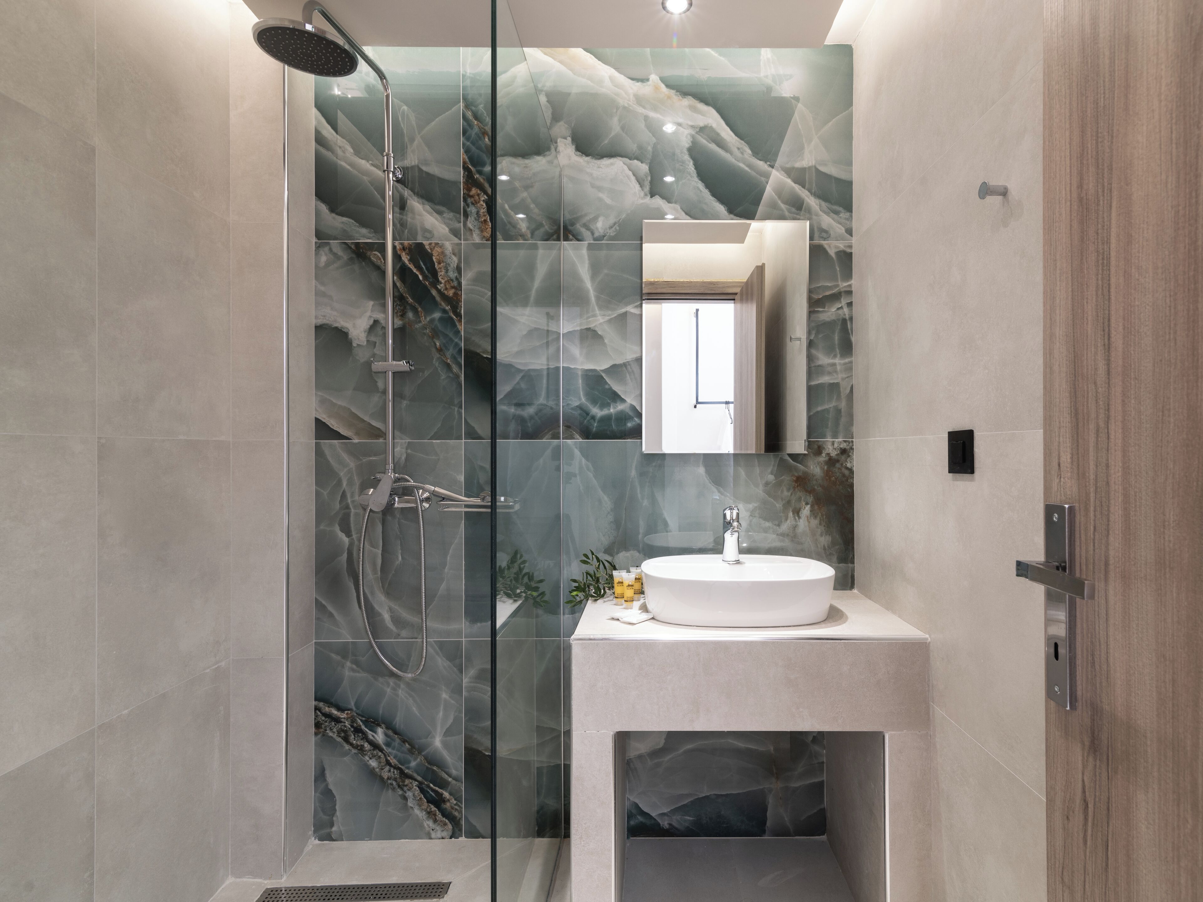 shower, free toiletries, towels