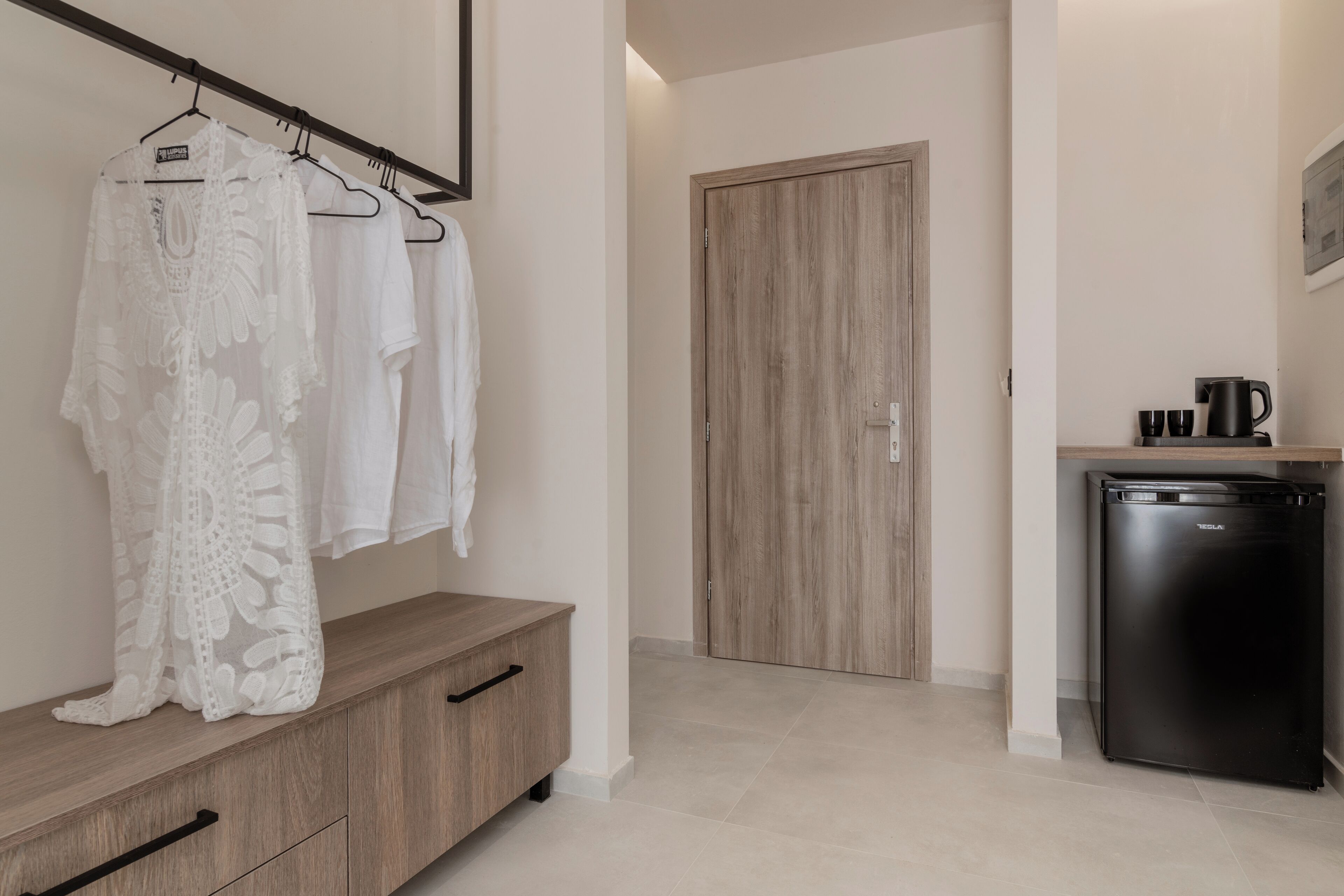 deluxe triple room, pool view | 1 bedroom, in-room safe, desk, free wifi