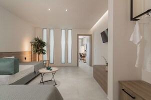 Apartamento Deluxe, vistas a la piscina | Caja fuerte, escritorio, wifi gratis