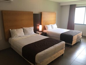 In-room safe, desk, iron/ironing board, free WiFi - Hotel Coclé (Penonome)