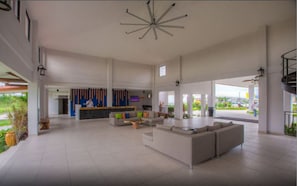 Lobby sitting area - Hotel Coclé (Penonome)