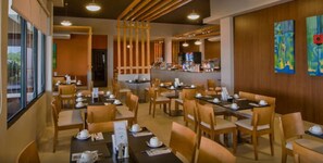 Breakfast, lunch, dinner served; local and international cuisine  - Hotel Coclé (Penonome)