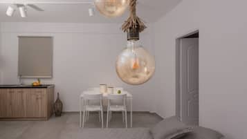 Ferienhaus (For 5) | 1 Schlafzimmer, hochwertige Bettwaren, Zimmersafe, Schreibtisch